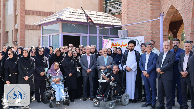 اهتزاز پرچم جمهوری اسلامی ایران در مرکز علمی کاربردی کهریزک همزمان با آغاز سال تحصیلی جدید